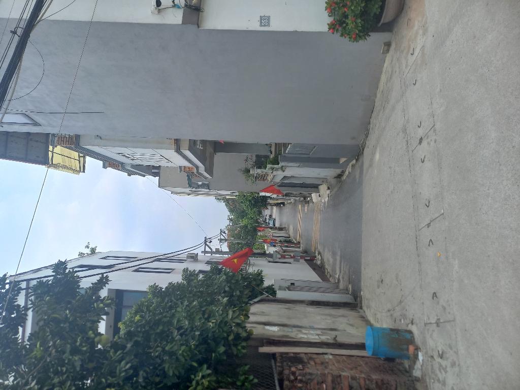 Sổ đỏ vuông đẹp - đất nở hậu nhẹ - đất ở vượng khí - ô tô đỗ trước cửa nhà