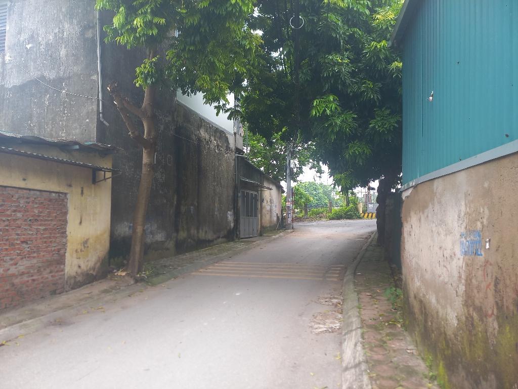 Sổ đỏ vuông đẹp - đất nở hậu nhẹ - đất ở vượng khí - ô tô đỗ trước cửa nhà