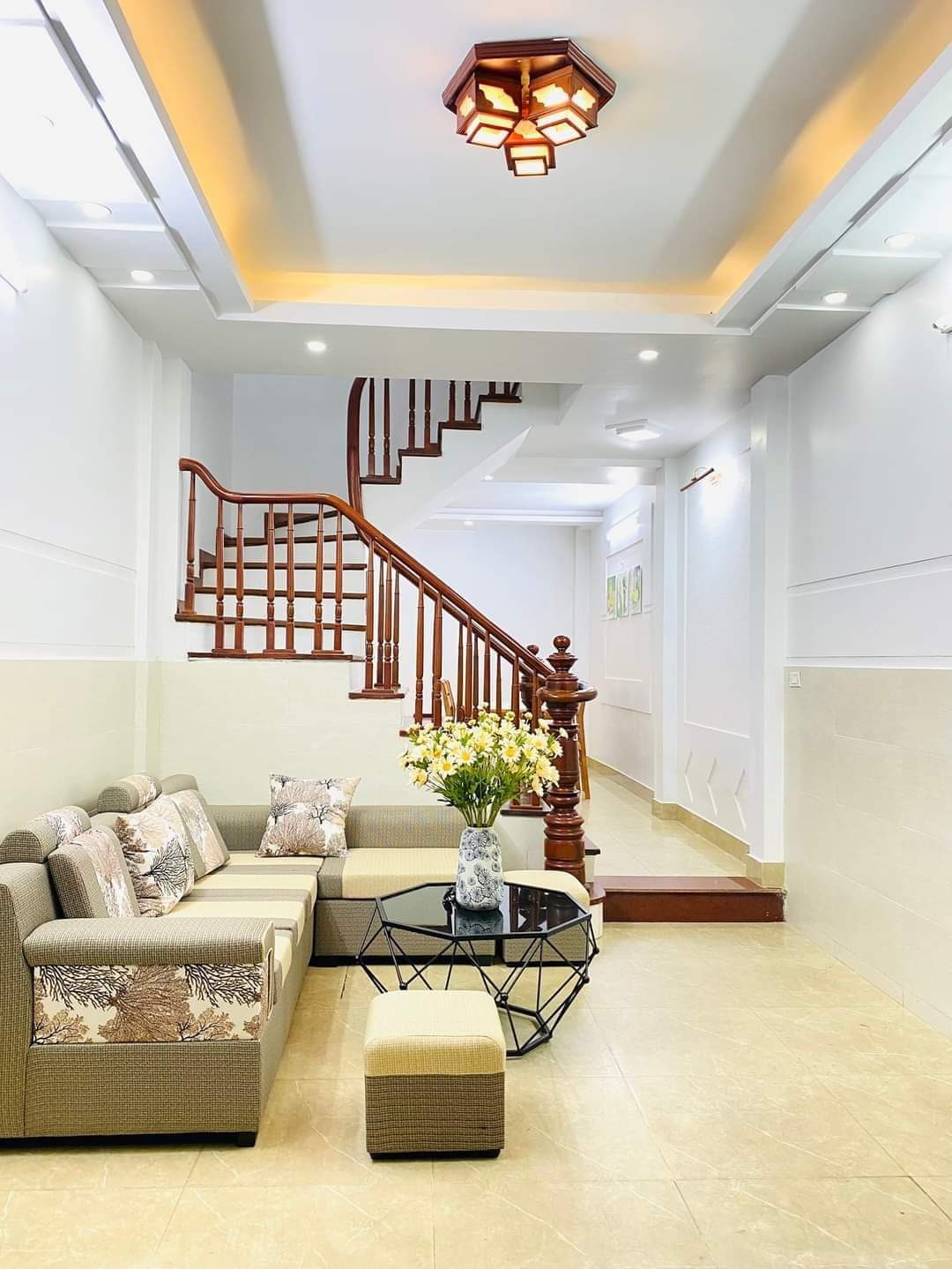 Hiếm, Nhỉnh 8 tỷ có ngay nhà đẹp 44m2 trung tâm Cầu Giấy, Gần oto, An sinh tốt, Ngõ thông