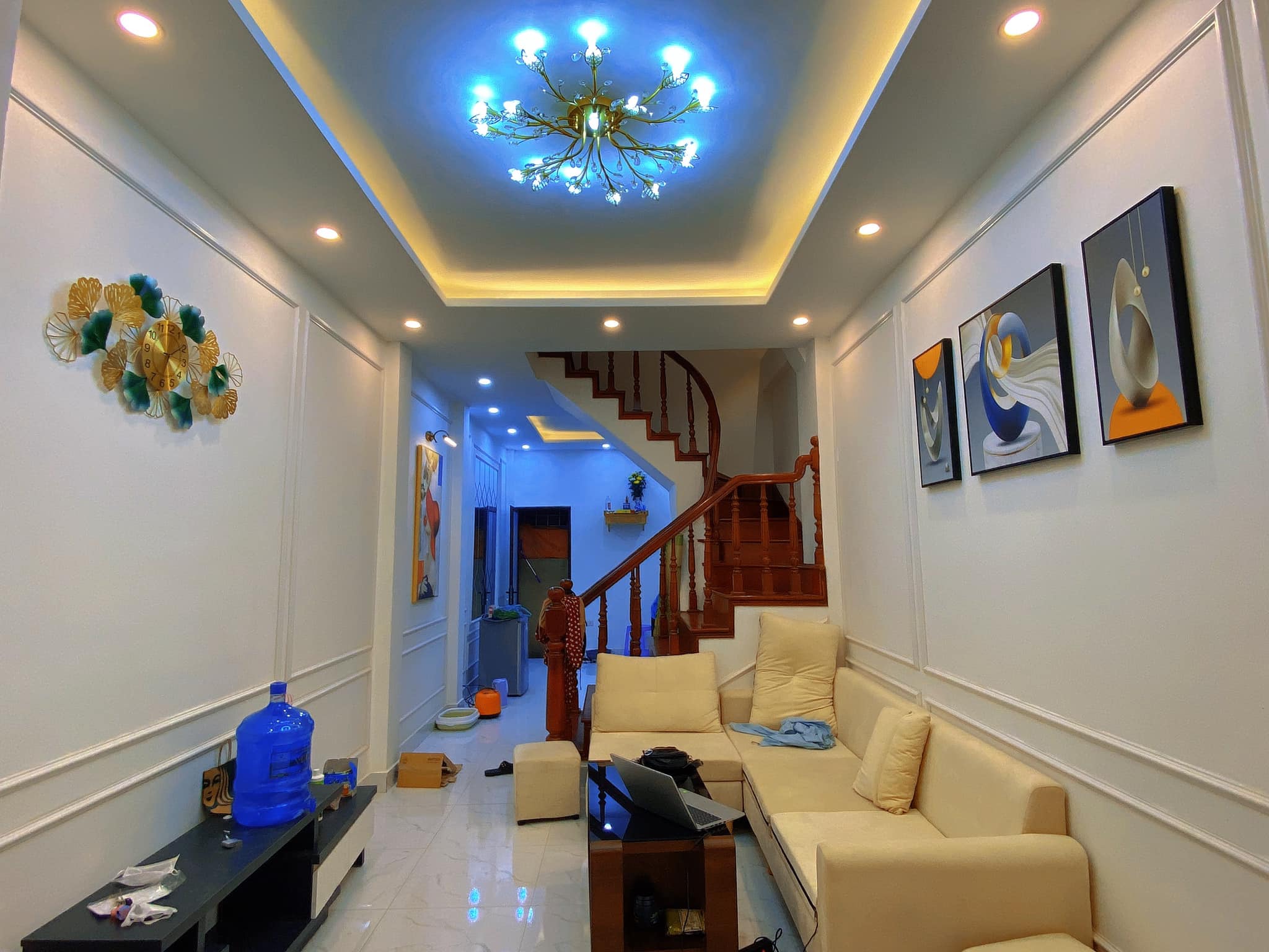 Nhà đẹp 5 tầng Dịch Vọng, Cầu Giấy, Oto đỗ cửa, Gần phố, Ngõ thông, Kinh doanh tốt