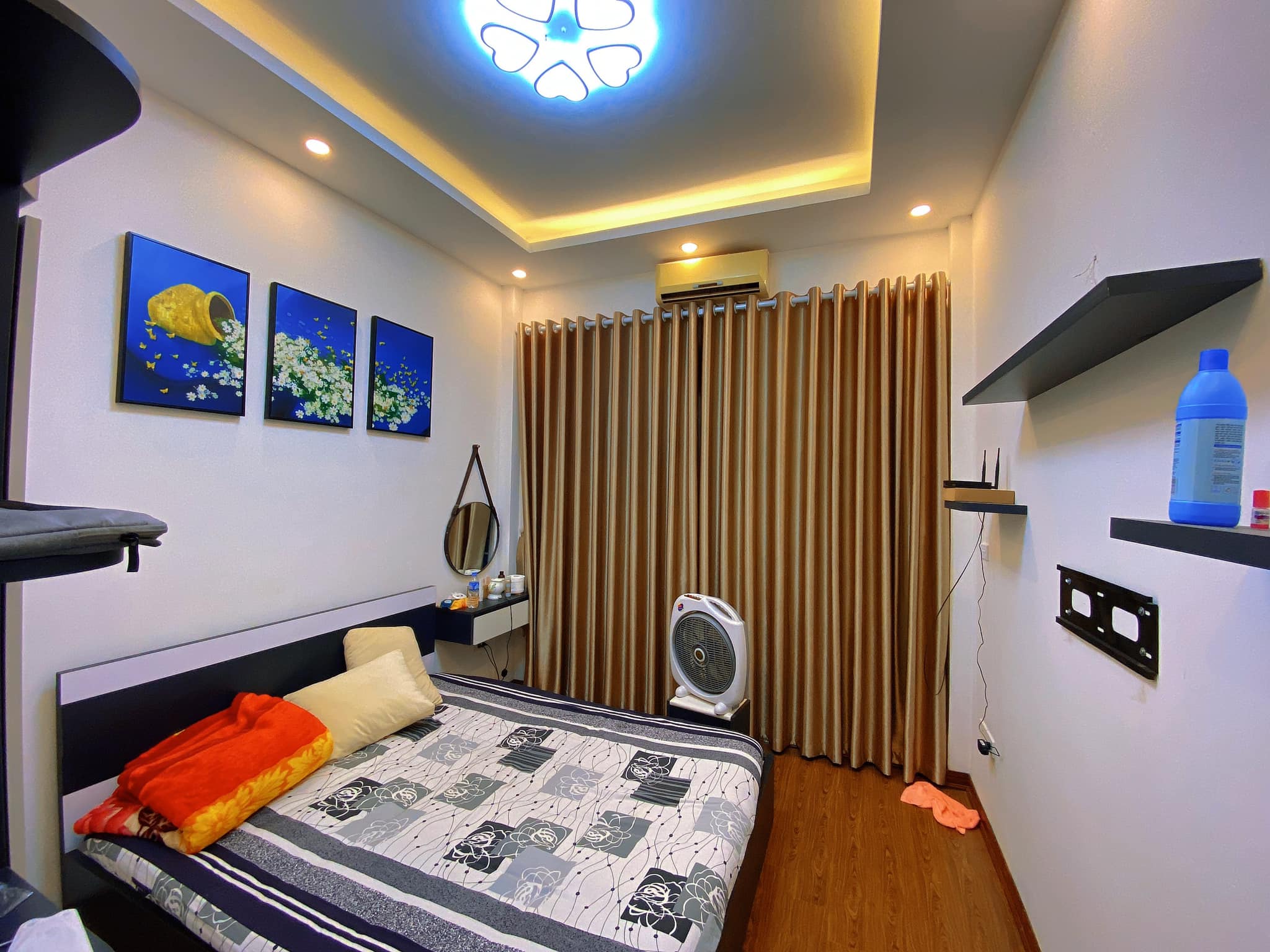 Nhà đẹp 5 tầng Dịch Vọng, Cầu Giấy, Oto đỗ cửa, Gần phố, Ngõ thông, Kinh doanh tốt
