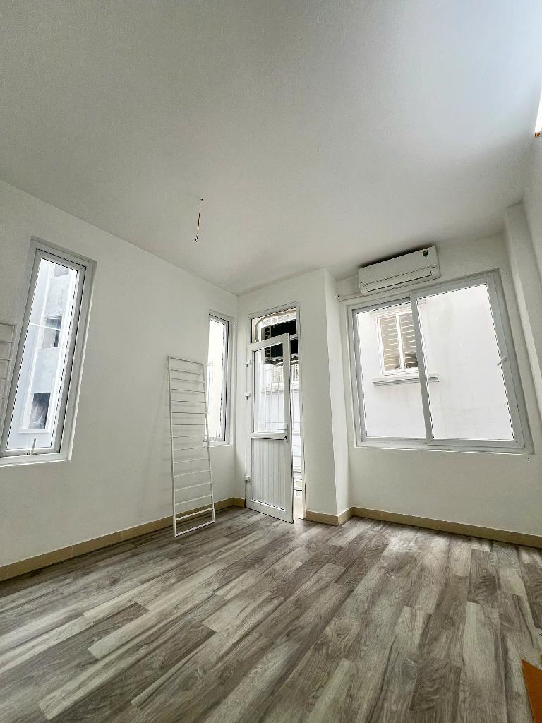 Bán nhà đẹp Mỹ Đình, 41m2, 50m ra phố, Lô góc 3 thoáng, An sinh tốt, Ngõ thông, Ở hoặc cho thuê