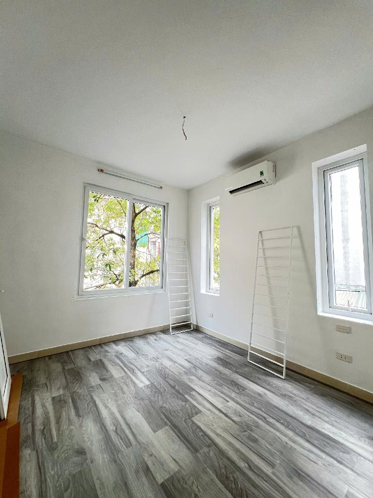 Bán nhà đẹp Mỹ Đình, 41m2, 50m ra phố, Lô góc 3 thoáng, An sinh tốt, Ngõ thông, Ở hoặc cho thuê