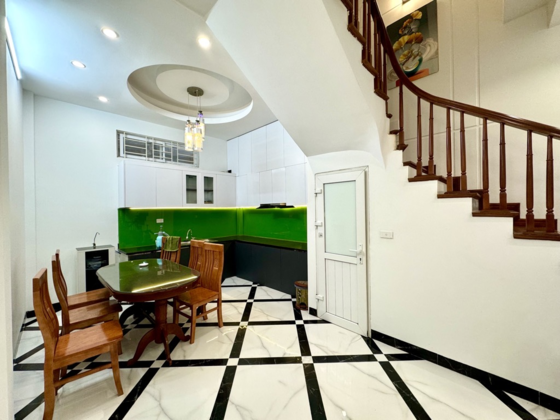 Bán nhà 40m2 Khúc Thừa Dụ, Cầu Giấy, Gần phố, 2 thoáng, Dân trí cao, An sinh tốt, Nhà đẹp ở ngay
