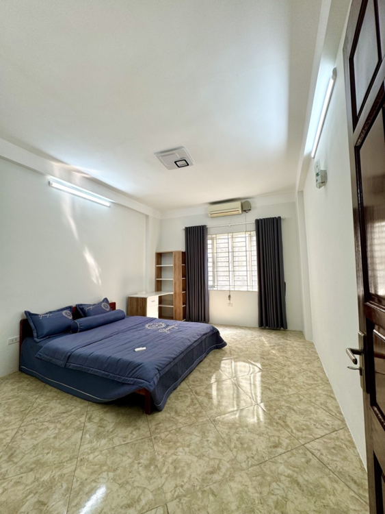 Bán nhà 40m2 Khúc Thừa Dụ, Cầu Giấy, Gần phố, 2 thoáng, Dân trí cao, An sinh tốt, Nhà đẹp ở ngay