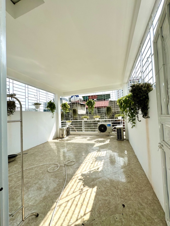 Bán nhà 40m2 Khúc Thừa Dụ, Cầu Giấy, Gần phố, 2 thoáng, Dân trí cao, An sinh tốt, Nhà đẹp ở ngay