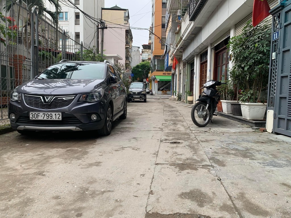 Bán mảnh đất đẹp 42m2 Võng Thị, Tây Hồ, 50m ra oto, Ngõ thông, An sinh tốt, Xây ở hoặc cho thuê