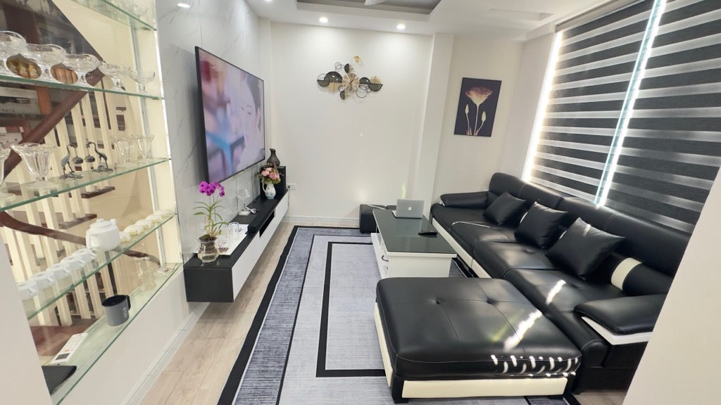 Bán nhà Phạm Văn Đồng, Cầu Giấy 46m2, Lô góc, 50m ra oto, Gần phố, An sinh tốt, Nhà đẹp ở ngay