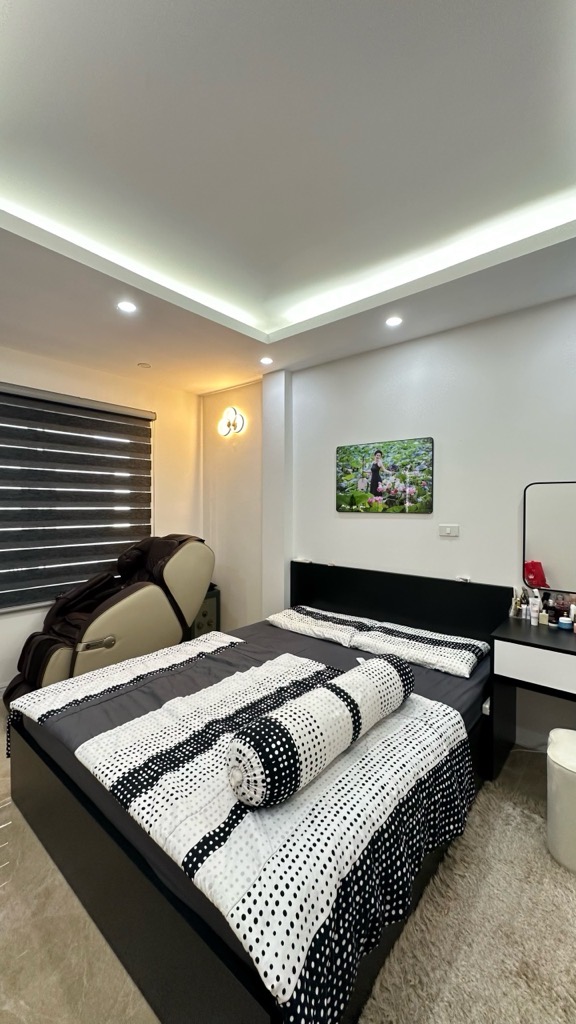 Bán nhà Phạm Văn Đồng, Cầu Giấy 46m2, Lô góc, 50m ra oto, Gần phố, An sinh tốt, Nhà đẹp ở ngay