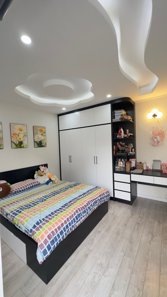Bán nhà Phạm Văn Đồng, Cầu Giấy 46m2, Lô góc, 50m ra oto, Gần phố, An sinh tốt, Nhà đẹp ở ngay