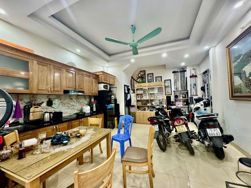 Bán nhà 5 tầng lô góc phố Hồ Tùng Mậu, Ngõ nông, Gần mặt phố, 3 thoáng, Tặng full nội thất