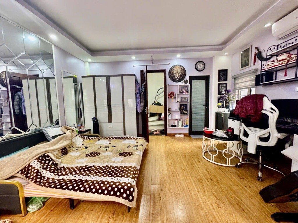 Bán nhà 5 tầng lô góc phố Hồ Tùng Mậu, Ngõ nông, Gần mặt phố, 3 thoáng, Tặng full nội thất