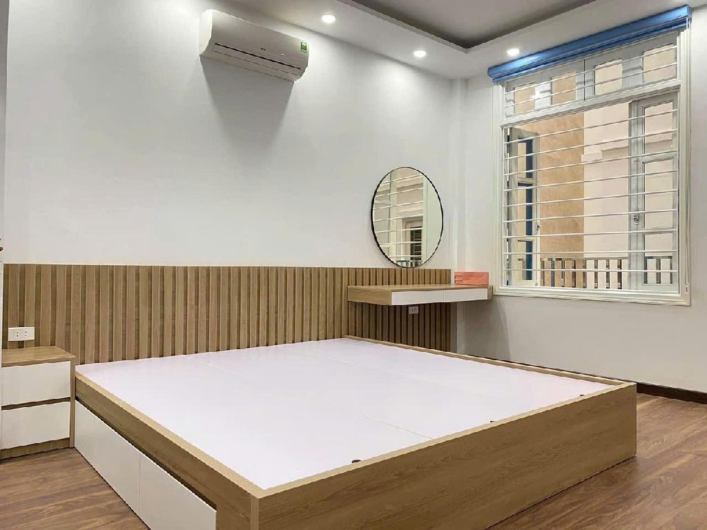 Bán nhà 5 tầng 40m2 Hồ Tùng Mậu, Cầu Giấy chỉ nhỉnh 8 tỷ, Taxi đỗ cổng, Gần phố, 2 Thoáng, Nhà đẹp, Full nội thất, Ở ngay