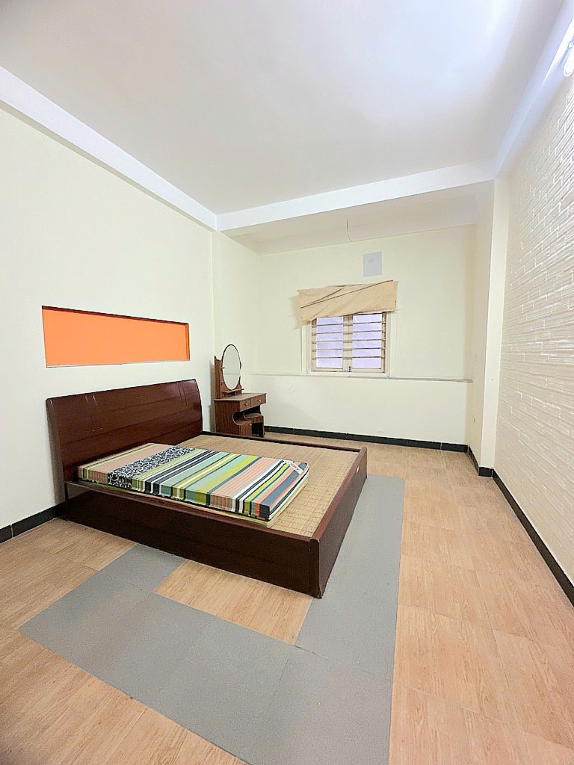 Bán nhà 40m2 Hoàng Quốc Việt chỉ nhỉnh 8 tỷ, 30m ra oto tránh, Dân trí cao, An sinh tốt, Nhà đẹp ở hoặc cho thuê