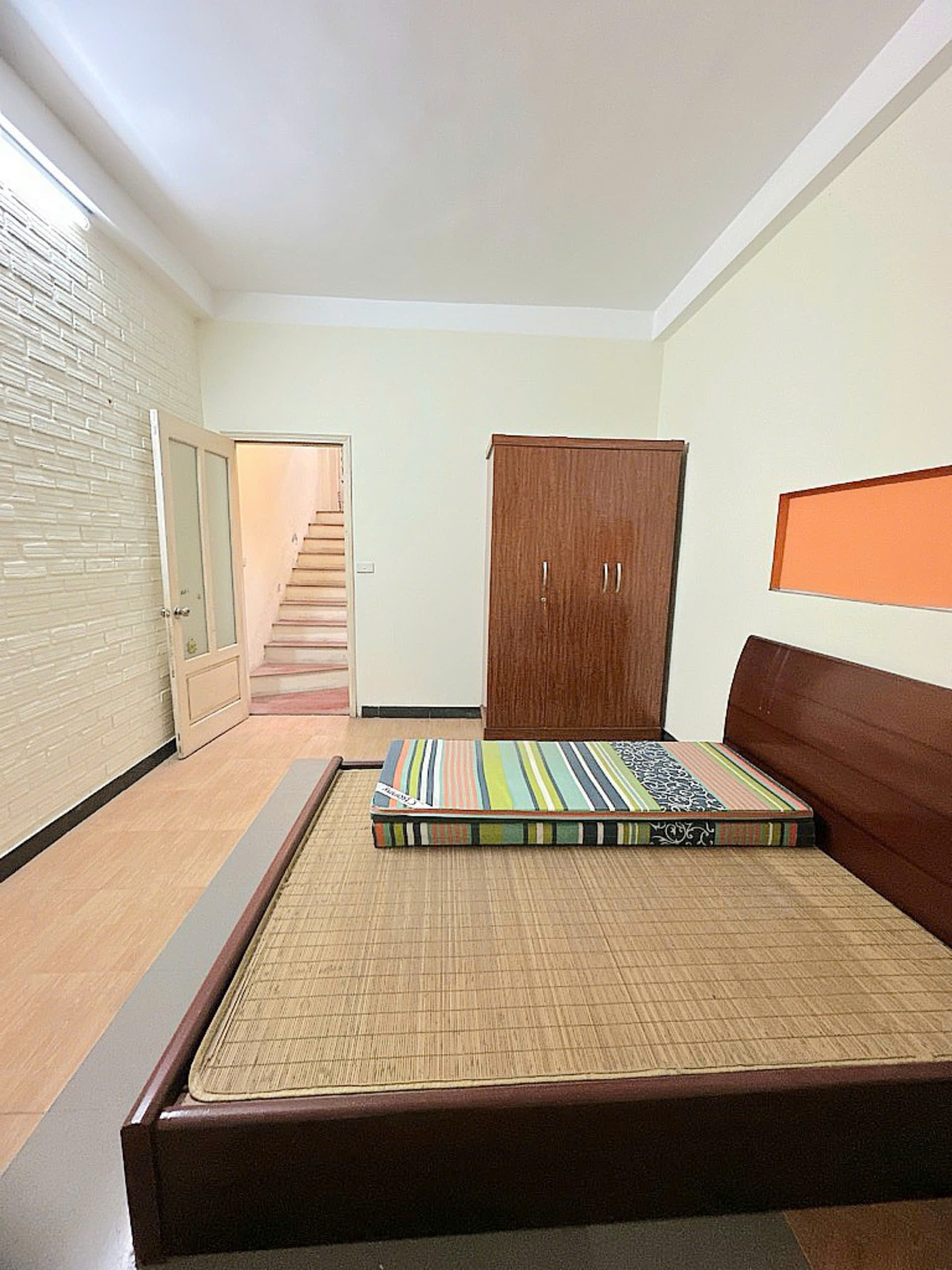 Bán nhà 40m2 Hoàng Quốc Việt chỉ nhỉnh 8 tỷ, 30m ra oto tránh, Dân trí cao, An sinh tốt, Nhà đẹp ở hoặc cho thuê