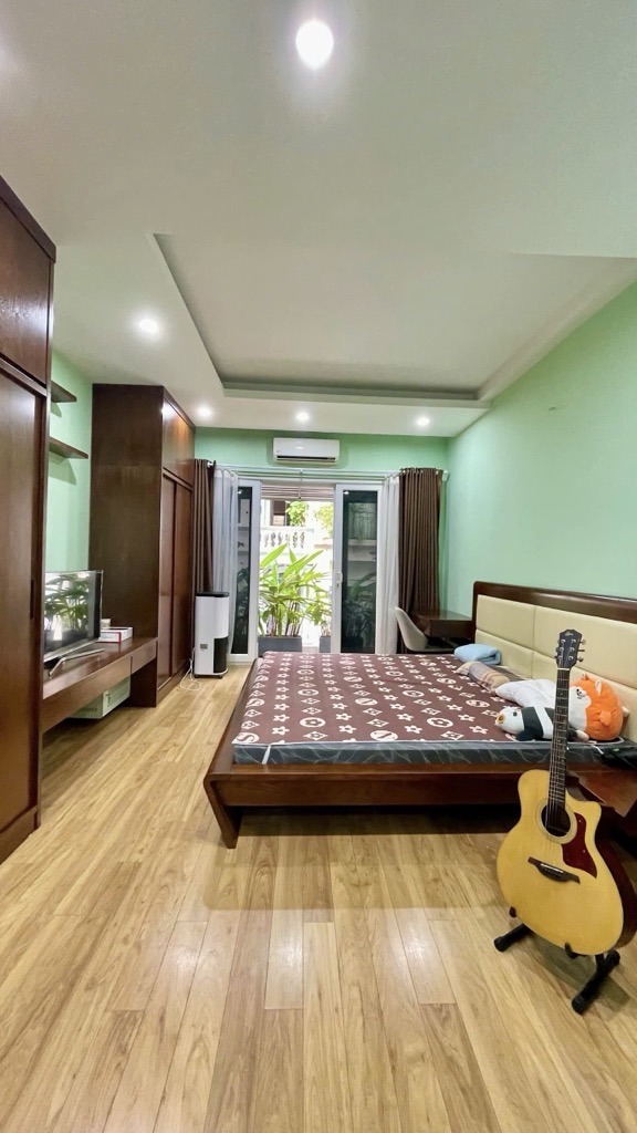 Bán nhà phân lô 65m2 Hoàng Quốc Việt, Cầu Giấy, Oto tránh, vào nhà, Thang máy, Full nội thất, 2 thoáng, Nhà đẹp ở luôn