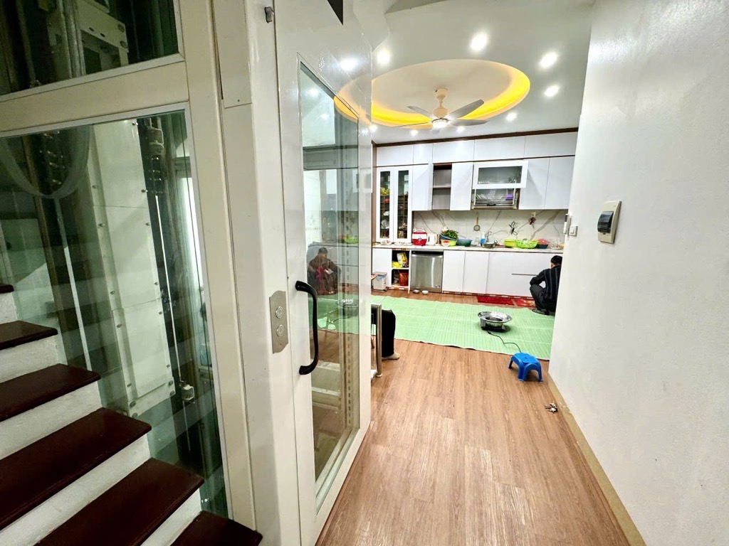 Bán nhà 5 tầng thang máy 65m2 quận Bắc Từ Liêm, Gần phố, Oto vào nhà, Dân trí cao, Ngõ thông, Kinh doanh tốt