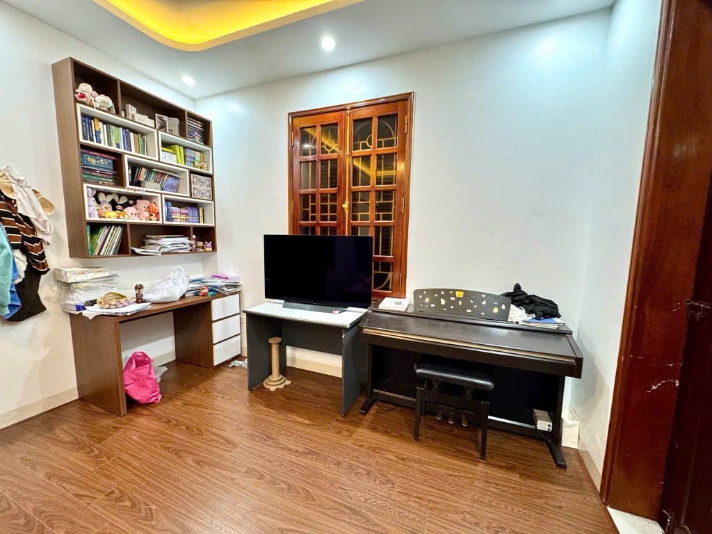 Bán nhà 5 tầng thang máy 65m2 quận Bắc Từ Liêm, Gần phố, Oto vào nhà, Dân trí cao, Ngõ thông, Kinh doanh tốt
