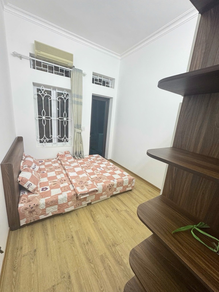 Bán nhà 43m2 phố Đội Cấn, Ba Đình, Ngõ nông, Gần phố, An sinh tốt, Đầy đủ nội thất, Nhà đẹp ở luôn