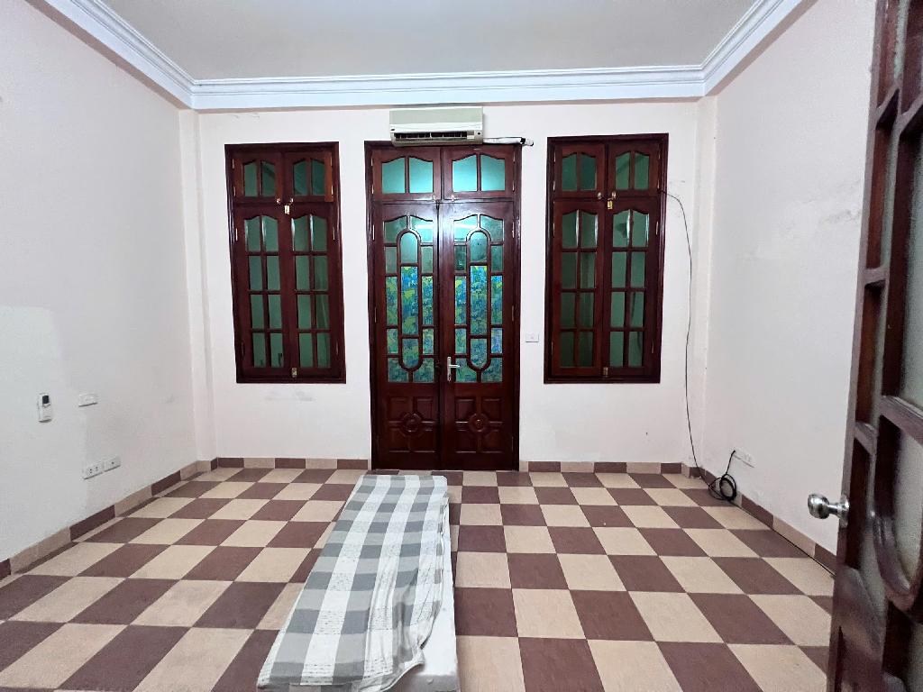 Bán nhà 50m2 chỉ 7.x tỷ phố Vĩnh Phúc, Ba Đình, 30m ra oto tránh, Mặt tiền rộng, 2 thoáng, Ngõ thông, Nhà đẹp ở luôn