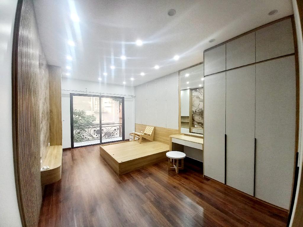 Bán nhà 6 tầng thang máy Hoàng Quốc Việt, Cầu Giấy, Phân lô, Oto vào nhà, An sinh tốt, Nhà đẹp ở luôn