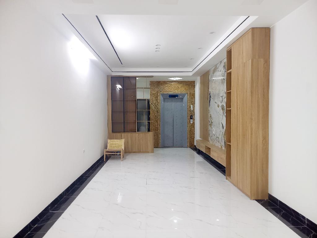 Bán nhà 6 tầng thang máy Hoàng Quốc Việt, Cầu Giấy, Phân lô, Oto vào nhà, An sinh tốt, Nhà đẹp ở luôn