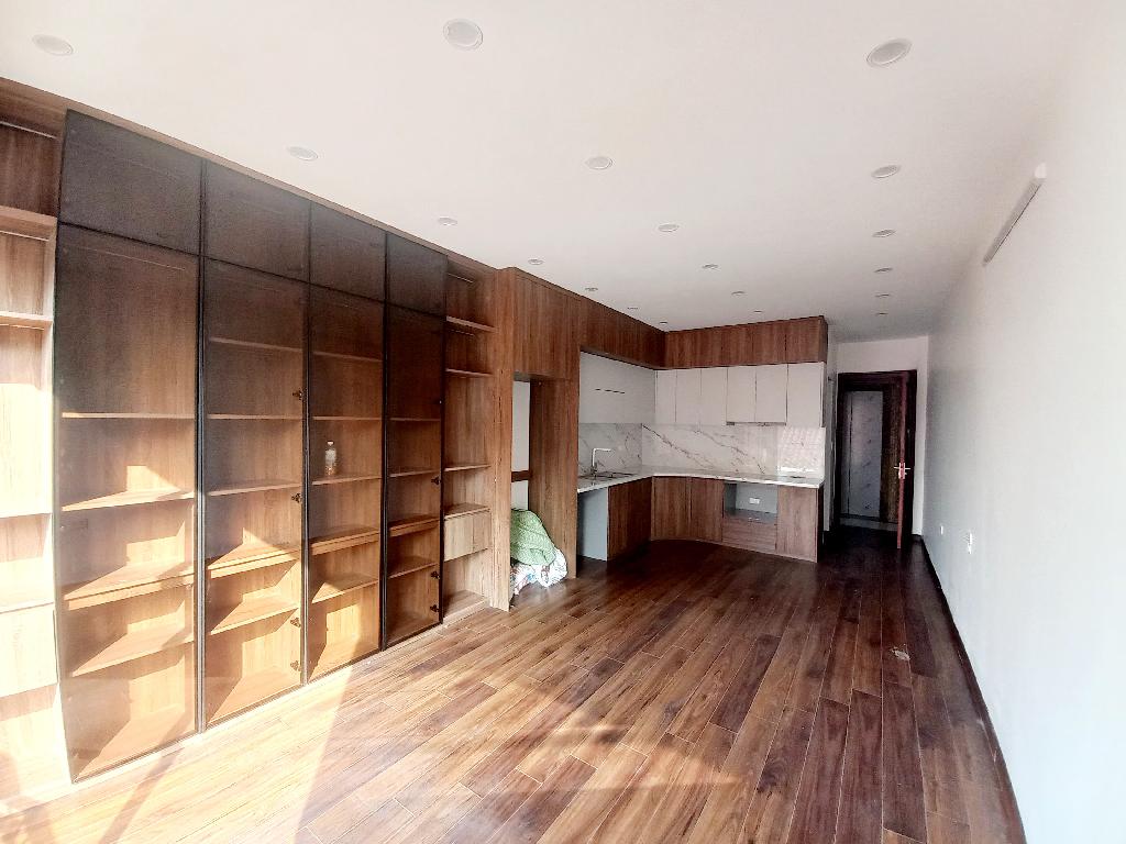 Bán nhà 6 tầng thang máy Hoàng Quốc Việt, Cầu Giấy, Phân lô, Oto vào nhà, An sinh tốt, Nhà đẹp ở luôn