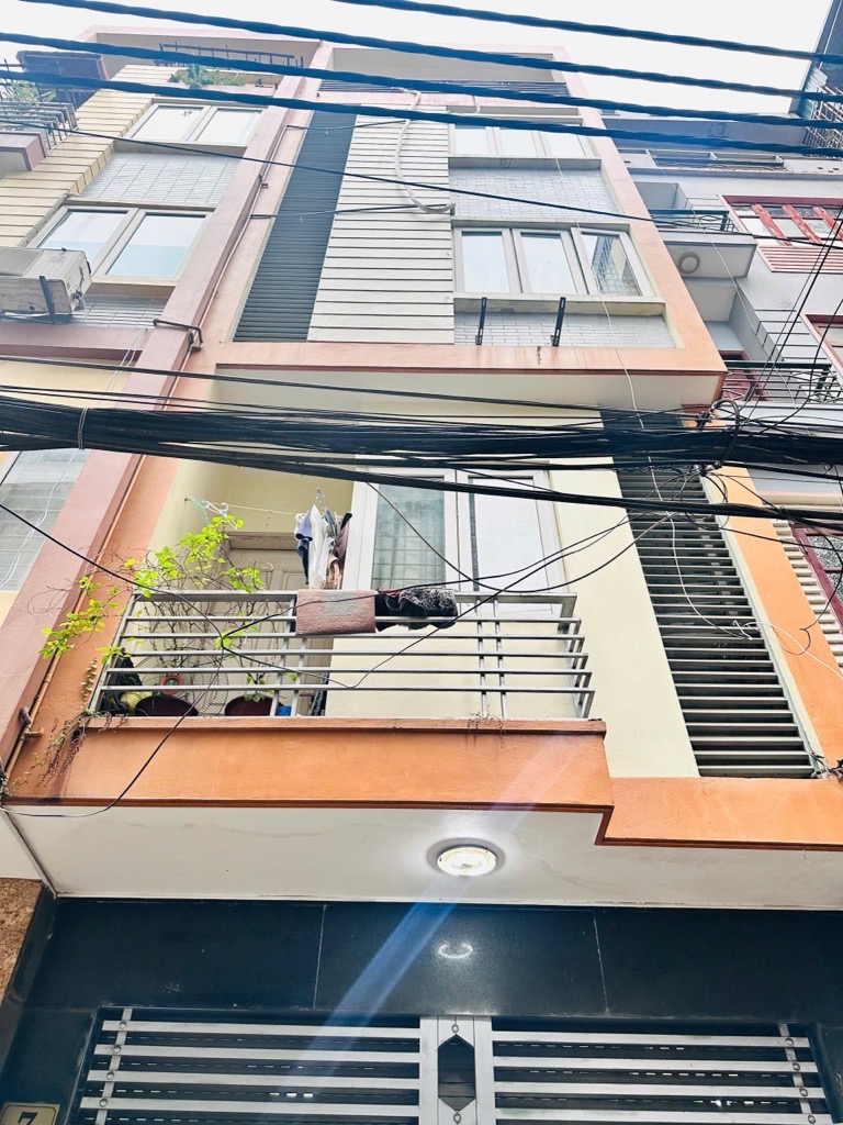 Bán nhà 5 tầng Phạm Văn Đồng, Oto đỗ cửa, Ngõ thông, An sinh tốt, Nhà đẹp, Ở hoặc cho thuê