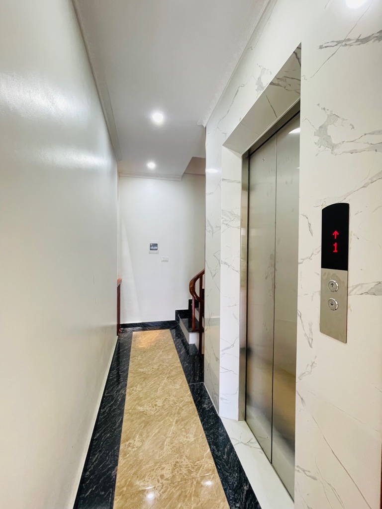Bán nhà 6 tầng thang máy 41m2 quận Nam Từ Liêm, Gần oto, Nhà mới đẹp, Ở ngay
