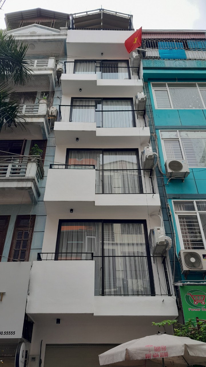 Bán nhà 62m2 mặt phố trung tâm Cầu Giấy, Oto vào nhà, Diện tích rộng, Thang máy, Vỉa hè, Kinh doanh đỉnh cao