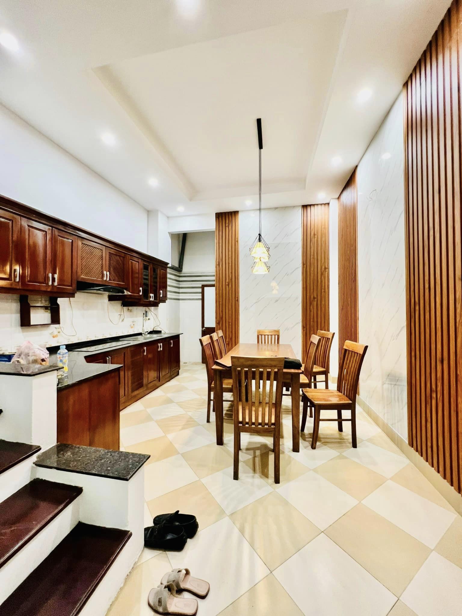Bán nhà 45m2 chỉ nhỉnh 7 tỷ quận Nam Từ Liêm, Ngõ rộng thông thoáng, Đầy đủ tiện ích, Nhà đẹp ở ngay