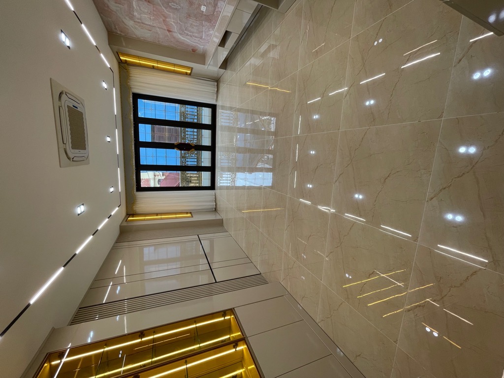 Bán nhà 50m2, 6 tầng thang máy Lạc Long Quân, Oto đỗ cửa, Thang máy, Ngõ thông, 2 thoáng, Ở hoặc cho thuê