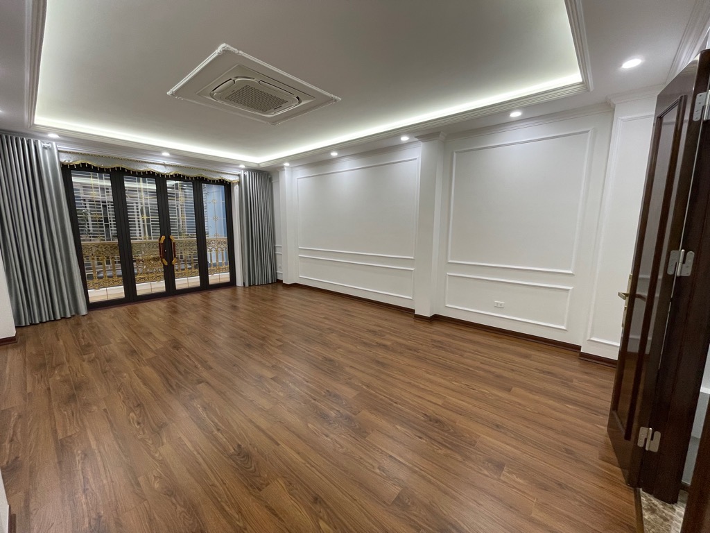 Bán nhà 50m2, 6 tầng thang máy Lạc Long Quân, Oto đỗ cửa, Thang máy, Ngõ thông, 2 thoáng, Ở hoặc cho thuê
