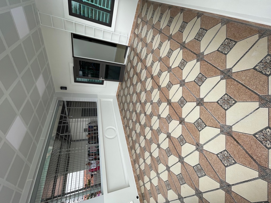 Bán nhà 50m2, 6 tầng thang máy Lạc Long Quân, Oto đỗ cửa, Thang máy, Ngõ thông, 2 thoáng, Ở hoặc cho thuê