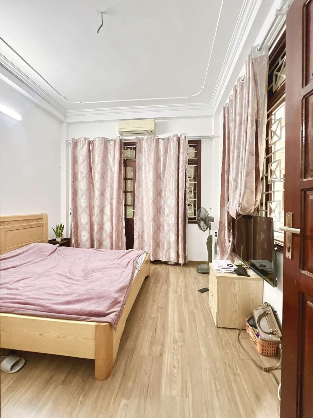 Bán nhà 44m2 phố Lạc Long Quân, 20m ra oto, Thoáng trước sau, Dân trí cao, Nhà đẹp ở luôn