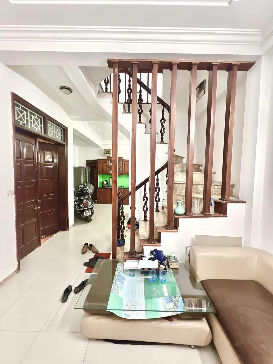 Bán nhà 44m2 phố Lạc Long Quân, 20m ra oto, Thoáng trước sau, Dân trí cao, Nhà đẹp ở luôn