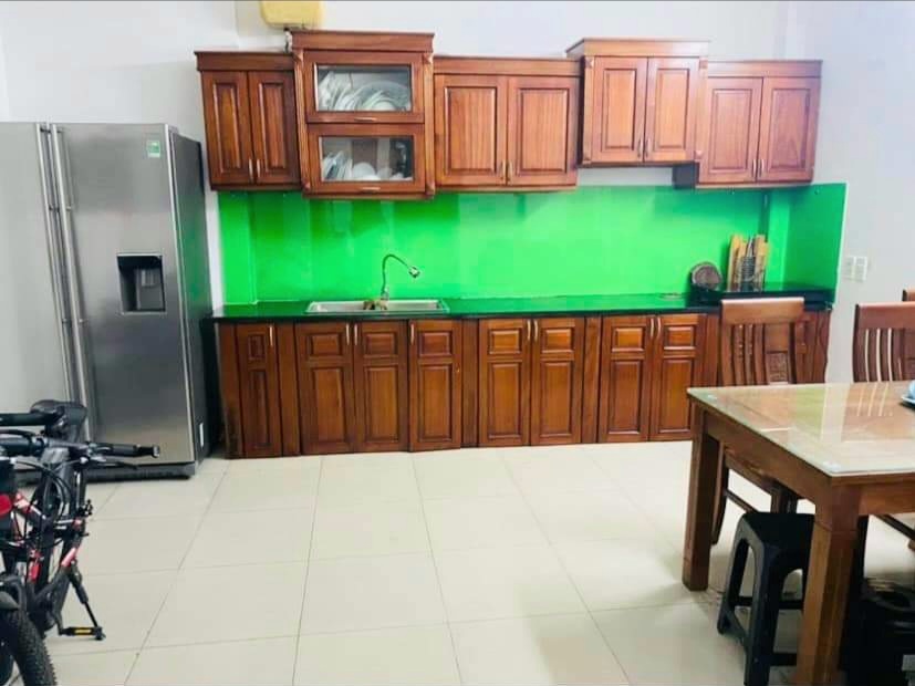 Bán nhà 44m2 phố Lạc Long Quân, 20m ra oto, Thoáng trước sau, Dân trí cao, Nhà đẹp ở luôn