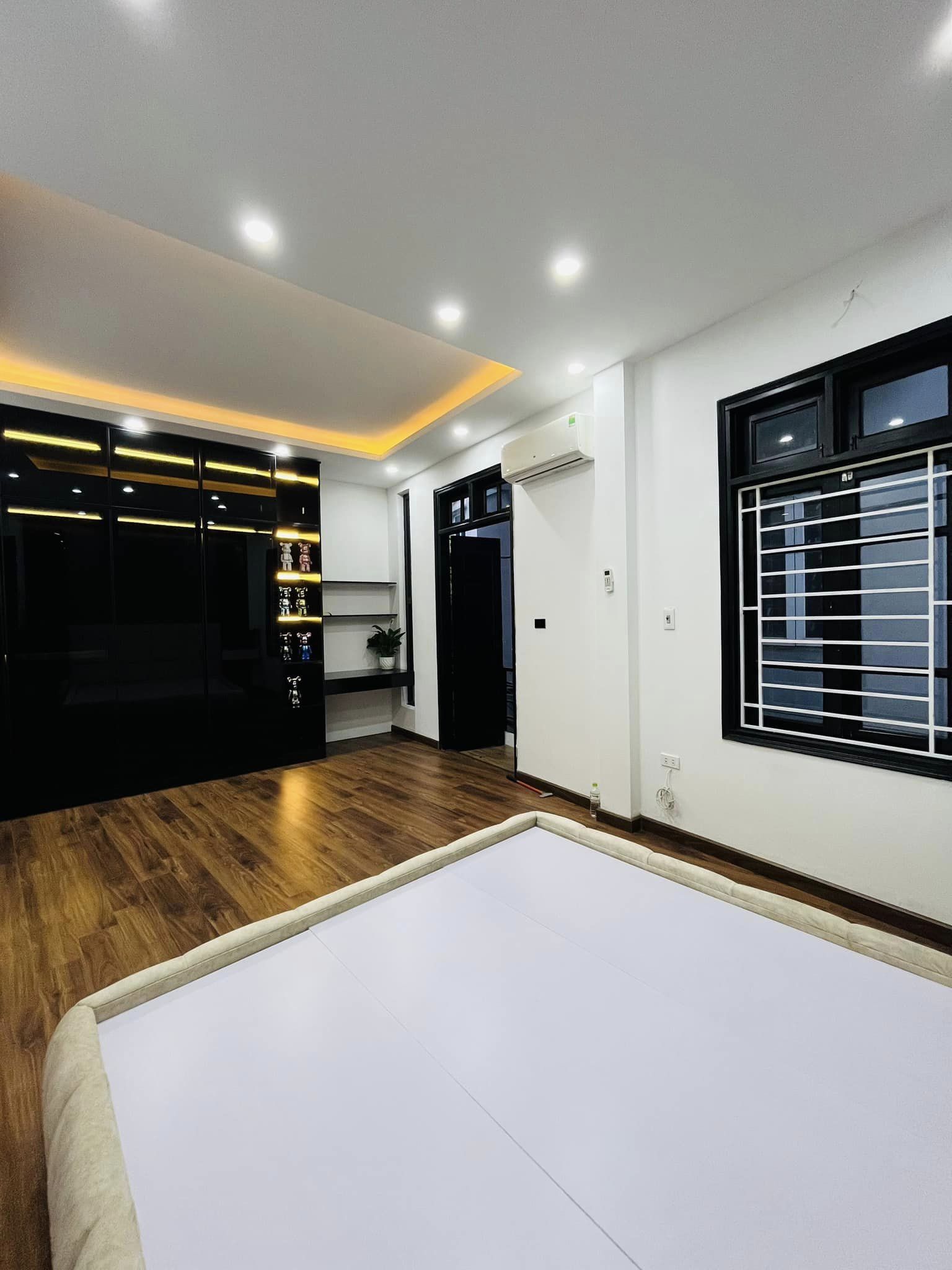 Bán nhà 5 tầng phố Xuân Thủy, Cầu Giấy, Gần oto, Gần phố, Ngõ thông, Nhà đẹp, Tặng full nội thất