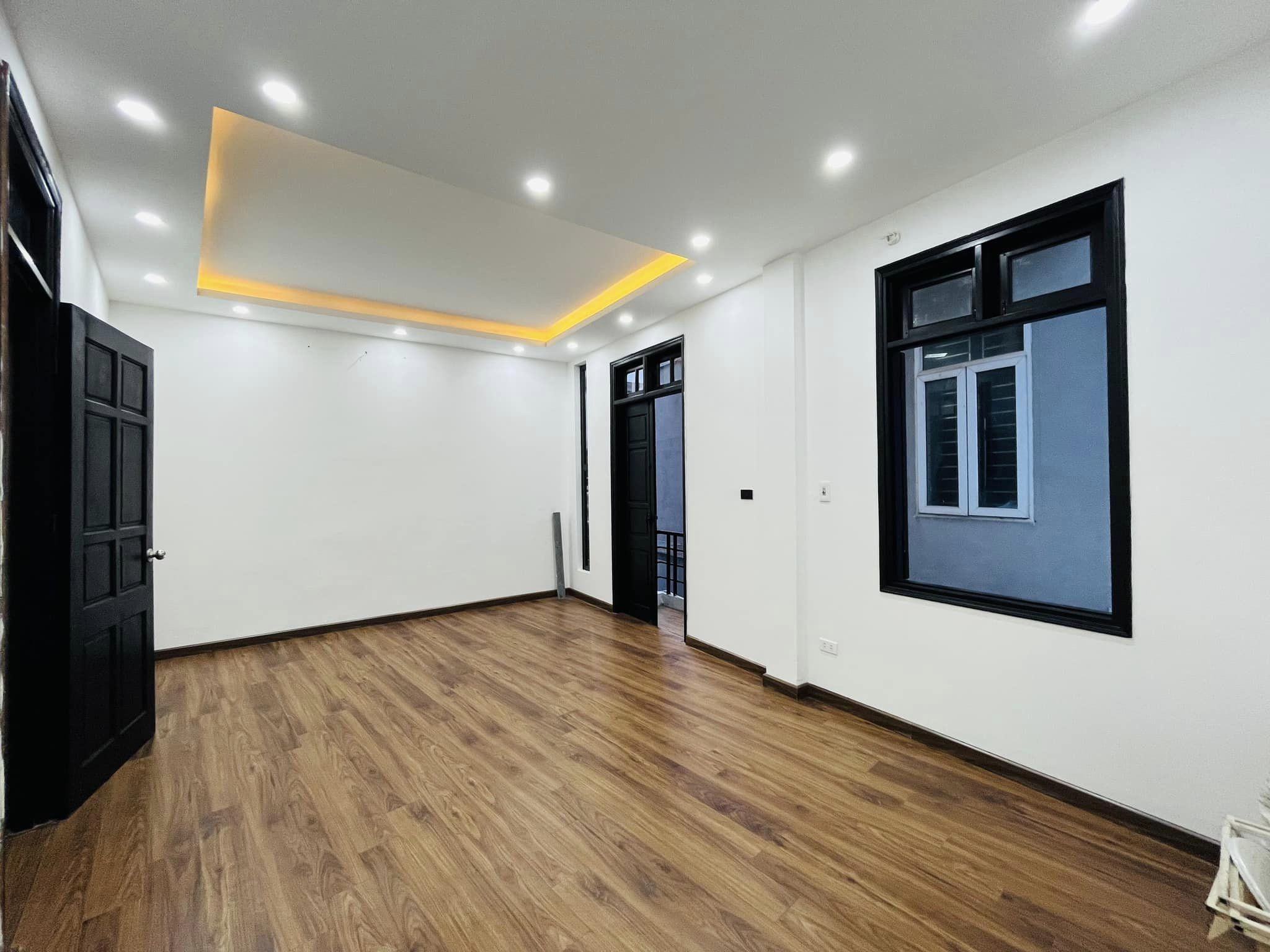 Bán nhà 5 tầng phố Xuân Thủy, Cầu Giấy, Gần oto, Gần phố, Ngõ thông, Nhà đẹp, Tặng full nội thất