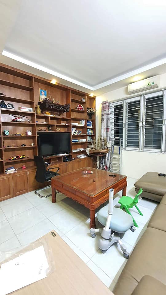 Bán nhà 5 tầng 40m2 đường Cầu Giấy, 30m ra oto, Gần phố, An sinh tốt, Ngõ thông, Ở hoặc cho thuê