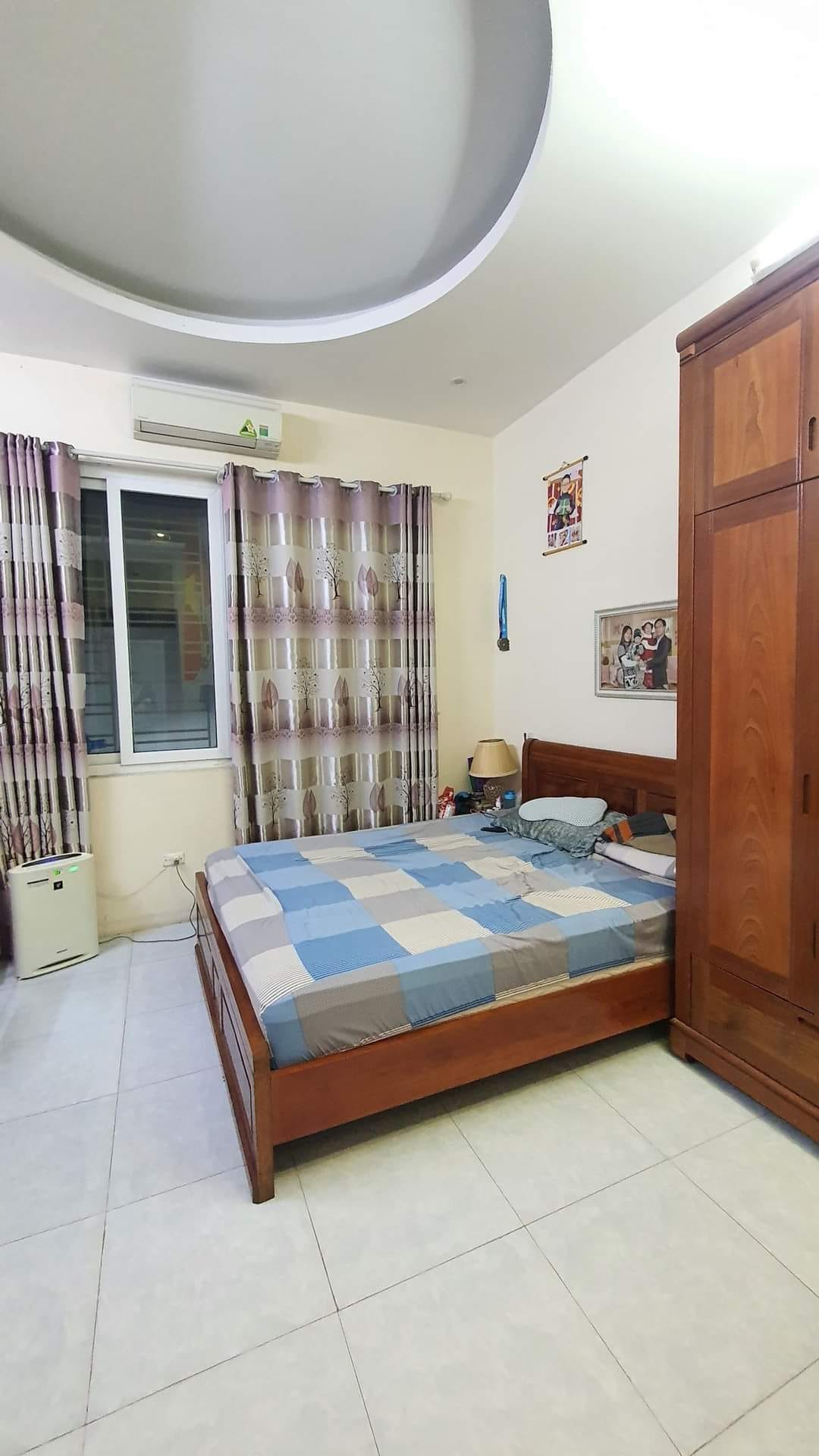 Bán nhà 5 tầng 40m2 đường Cầu Giấy, 30m ra oto, Gần phố, An sinh tốt, Ngõ thông, Ở hoặc cho thuê