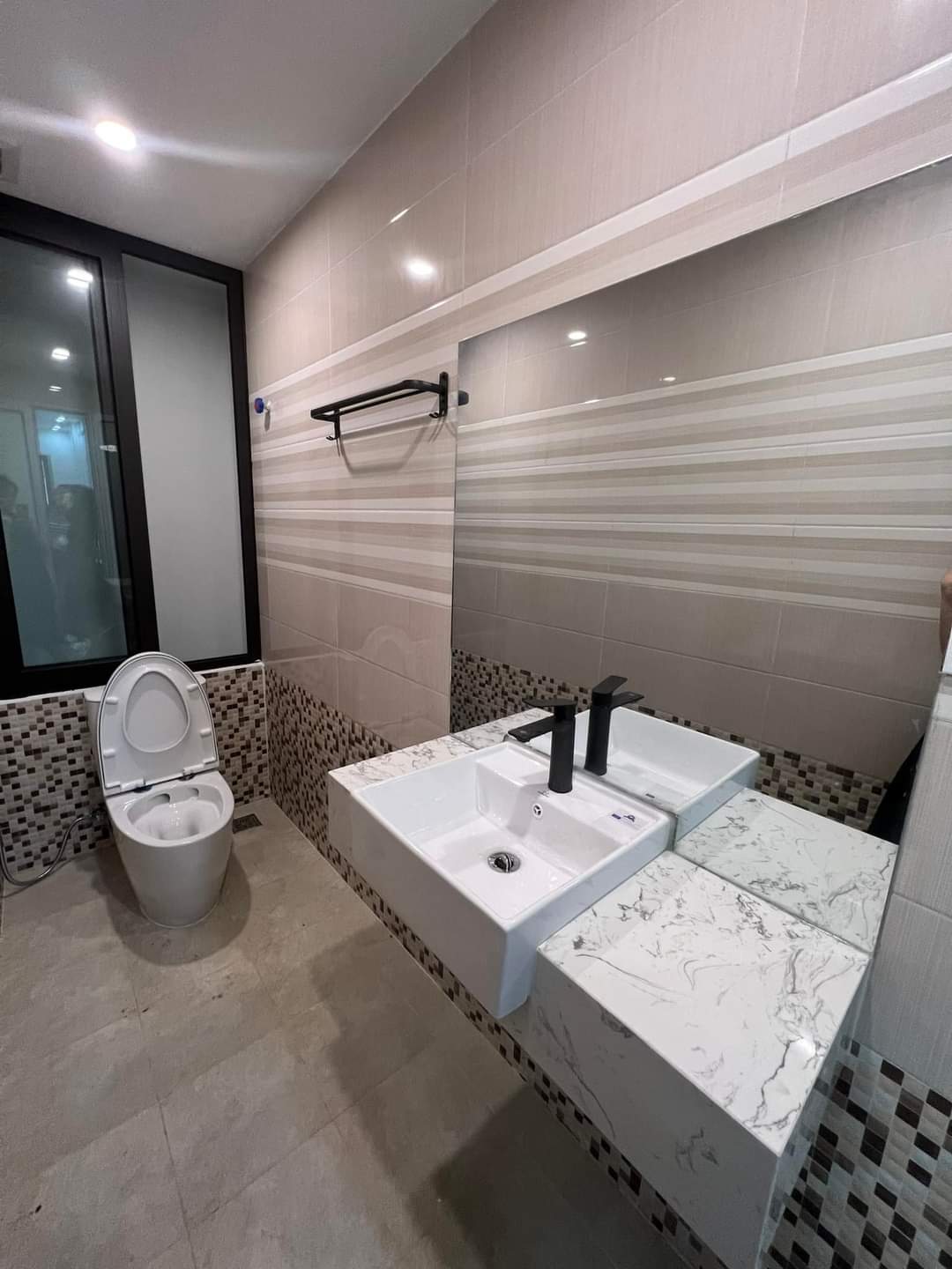 Bán nhà 6 tầng ngõ 68 Cầu Giấy, Gần oto, Thang máy, An sinh tốt, Nhà đẹp ở luôn
