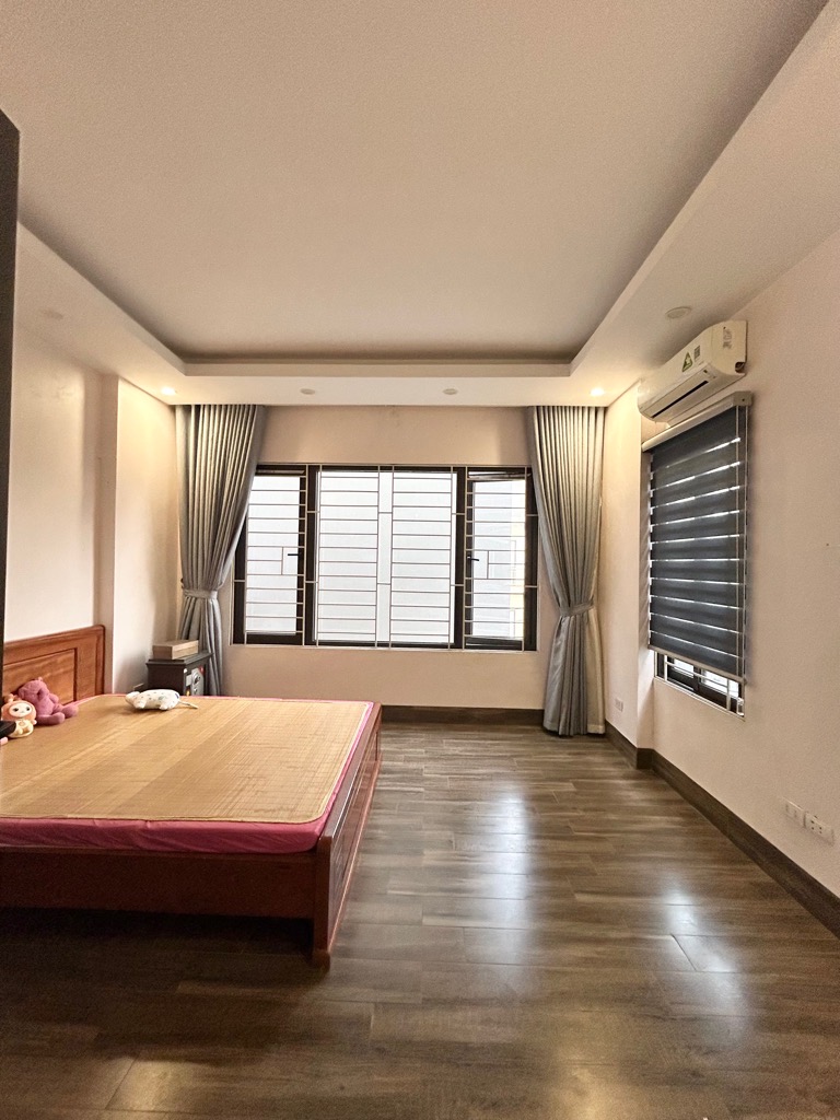 Bán nhà 40m2, 5 tầng Xuân La, Tây Hồ chỉ nhỉnh 7 tỷ, Gần oto, An sinh tốt, Nhà đẹp ở ngay