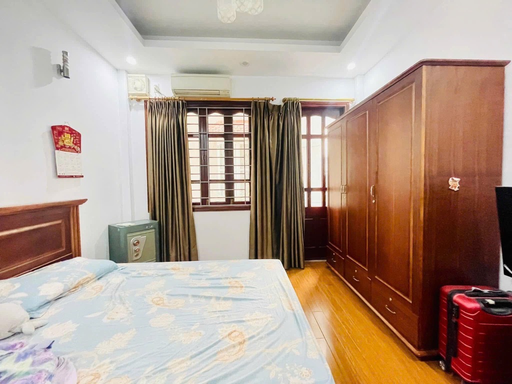 Bán nhà 4 tầng phố Phạm Văn Đồng chỉ 7.x tỷ , Phân lô quân đội, 50m ra oto tránh, 2 thoáng, Dân trí cao, An sinh tốt, Nhà đẹp, Sổ vuông