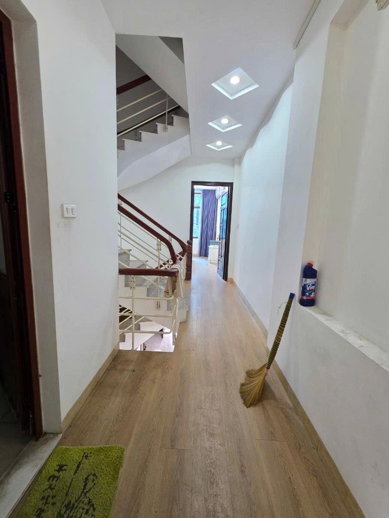 Bán nhà 5 tầng 47m2phố Tú Mỡ, Trung Kính, Ngõ nông, Gần phố, An sinh tốt, Nhà đẹp, Ở hoặc cho thuê