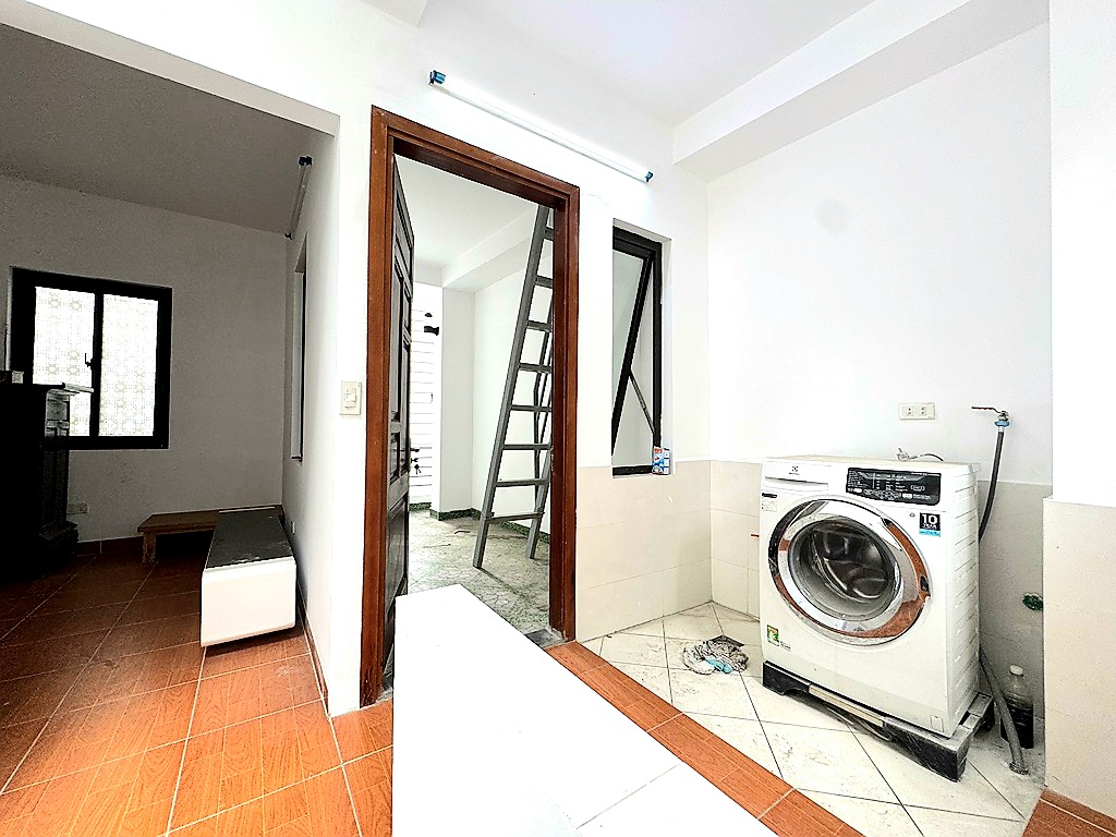 Bán nhà 5 tầng phố Hạ Yên Quyết-Trung Kính, Cầu Giấy, 30m ra phố, An sinh tốt, Full nội thất, Nhà đẹp ở ngay