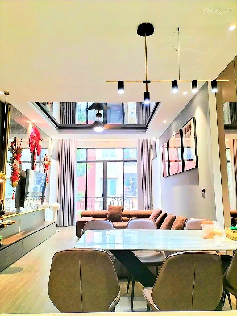 Bán nhà 52m2x5 tầng Phúc Diễn, Bắc Từ Liêm, Phân lô, Oto tránh, An sinh tốt, Vỉa hè rộng, Kinh doanh đỉnh cao