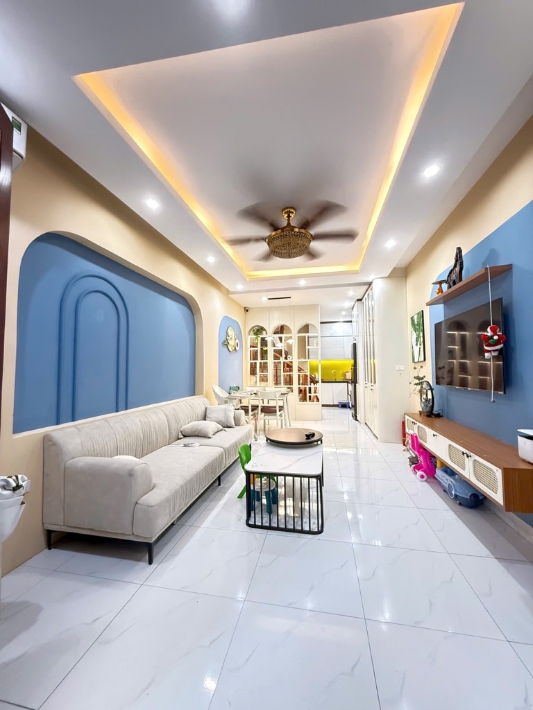 Bán nhà Phú Diễn, Gần oto, Đầy đủ tiện ích, Full nội thất, Nhà đẹp ở luôn, 35m2 chỉ nhỉnh 6 tỷ