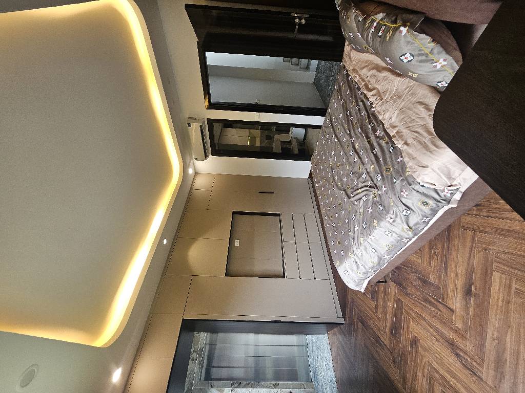 Bán nhà phố Trần Duy Hưng, Cầu Giấy, 50m ra phố, Lô góc, Thang máy nhập, Nội thất xịn, Ngõ thông, Kinh doanh, 49m2, Chỉ 1x tỷ