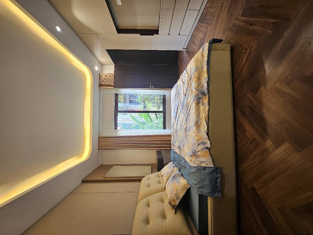 Bán nhà phố Trần Duy Hưng, Cầu Giấy, 50m ra phố, Lô góc, Thang máy nhập, Nội thất xịn, Ngõ thông, Kinh doanh, 49m2, Chỉ 1x tỷ